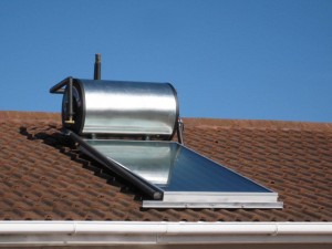 150l-kwikot-solar-geyser-with-one-flat-panel-on-pitched-roof-thermosiphon
